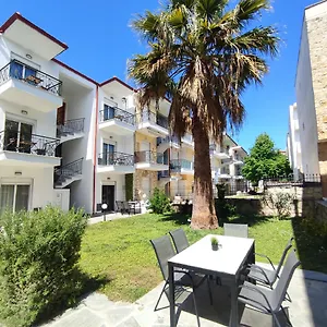 rt-apartments-4.hotelschalkidiki.net/