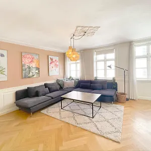 Apartment Large With 4 Bedrooms In, Copenhagen
